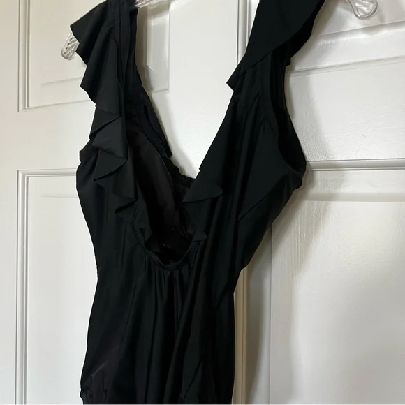 J.Crew Women’s Size 8 One Piece Bathing Suit Black‎ Ruffle Built in Bra Resort - Picture 6 of 11